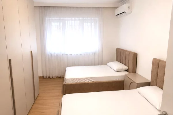 Shtepi me qera Apartament ne Tirane, 2+1, Mobilimi E mobiluar, Pagesa 1,000  Euro.