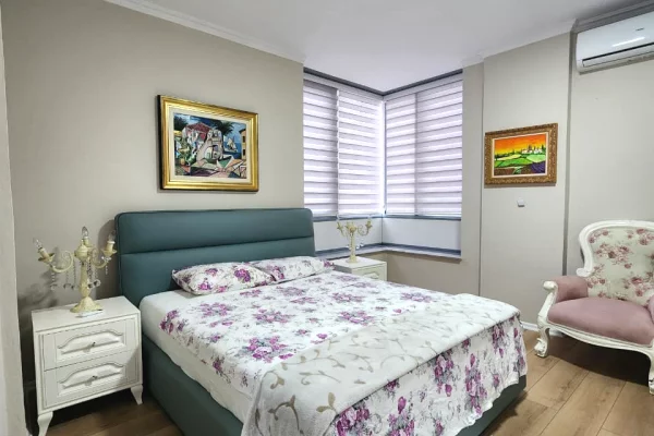 Shtepi me qera Apartament ne Tirane, 2+1, Mobilimi E mobiluar, Pagesa 1,000  Euro.