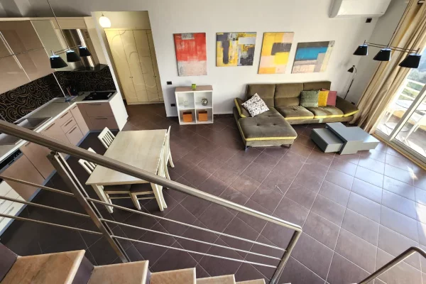 Shtepi ne shitje Duplex(shtepi me 2 kate) ne Tirane, 2+1, Mobilimi E mobiluar, Pagesa 260,000  Euro.
