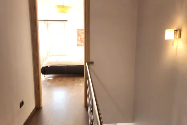 Shtepi ne shitje Duplex(shtepi me 2 kate) ne Tirane, 2+1, Mobilimi E mobiluar, Pagesa 260,000  Euro.