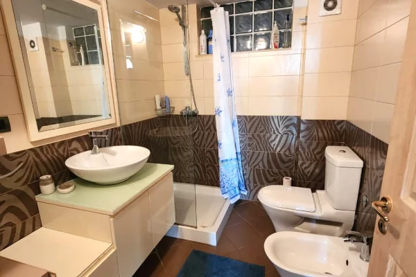 Shtepi ne shitje Duplex(shtepi me 2 kate) ne Tirane, 2+1, Mobilimi E mobiluar, Pagesa 260,000  Euro.