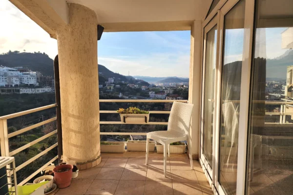 Shtepi ne shitje Duplex(shtepi me 2 kate) ne Tirane, 2+1, Mobilimi E mobiluar, Pagesa 260,000  Euro.