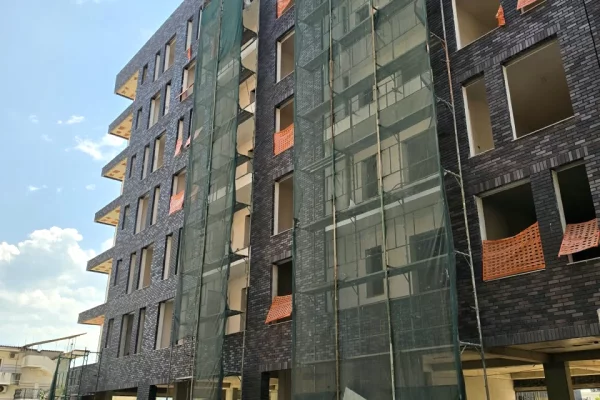 Shtepi ne shitje Apartament ne Tirane, 2+1, Mobilimi Bosh, pa mobiluar, Pagesa 105,000  Euro.