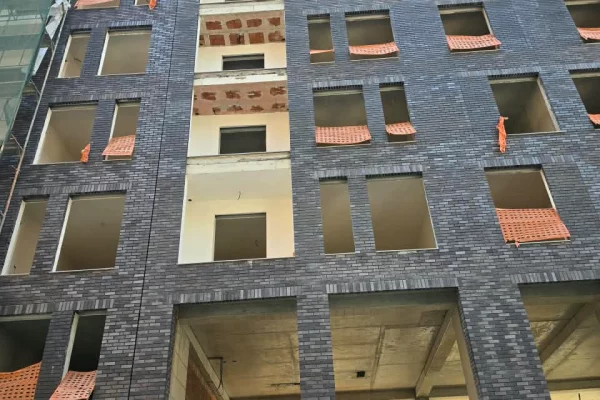 Shtepi ne shitje Apartament ne Tirane, 2+1, Mobilimi Bosh, pa mobiluar, Pagesa 105,000  Euro.