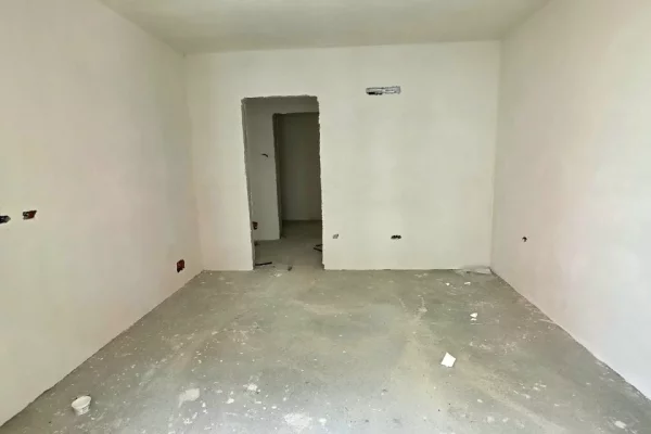 Shtepi ne shitje Apartament ne Tirane, 2+1, Mobilimi Bosh, pa mobiluar, Pagesa 105,000  Euro.