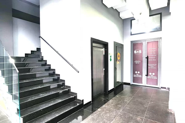 Zyre me Qera:📍 Myslym Shyri - Gjyk. e Larte (kt2) Pllt i Ri - Amb me Ndricim, Kondicioner || 40,000 Leke/Muaj NETO