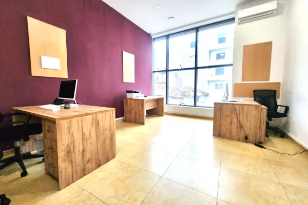 Ambient biznesi me qera 3+1 ne Tirane - 40,000 Leke