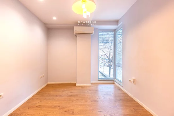 Zyre Absolute - Open Space (Vesa Center) Rruge Kryesore, BLLOK (160 m2) Parket Zvicerian - 2,100 Euro/Muaj NETO 