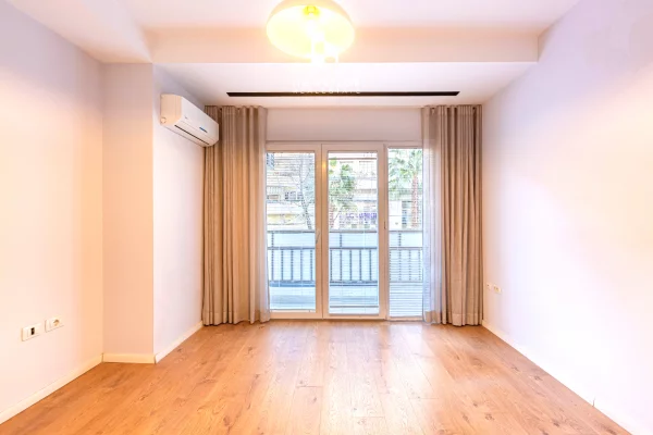 Zyre Absolute - Open Space (Vesa Center) Rruge Kryesore, BLLOK (160 m2) Parket Zvicerian - 2,100 Euro/Muaj NETO 