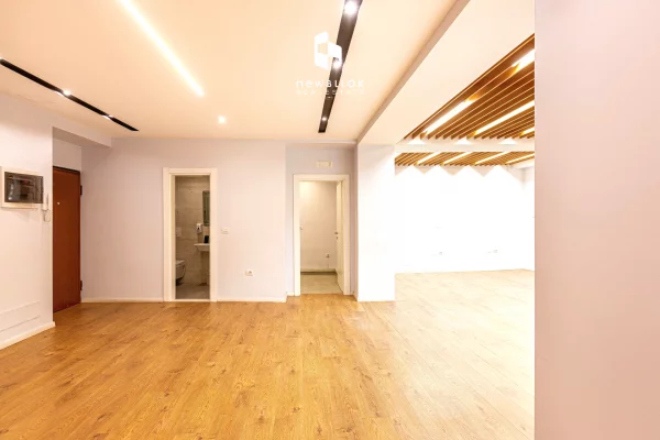 Zyre Absolute - Open Space (Vesa Center) Rruge Kryesore, BLLOK (160 m2) Parket Zvicerian - 2,100 Euro/Muaj NETO 