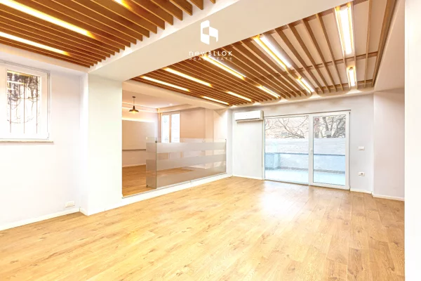 Ambiente Commerciale in Affitto 3+1 a Tirana - 2,100 Euro