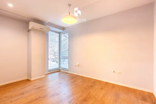 Zyre Absolute - Open Space (Vesa Center) Rruge Kryesore, BLLOK (160 m2) Parket Zvicerian - 2,100 Euro/Muaj NETO 