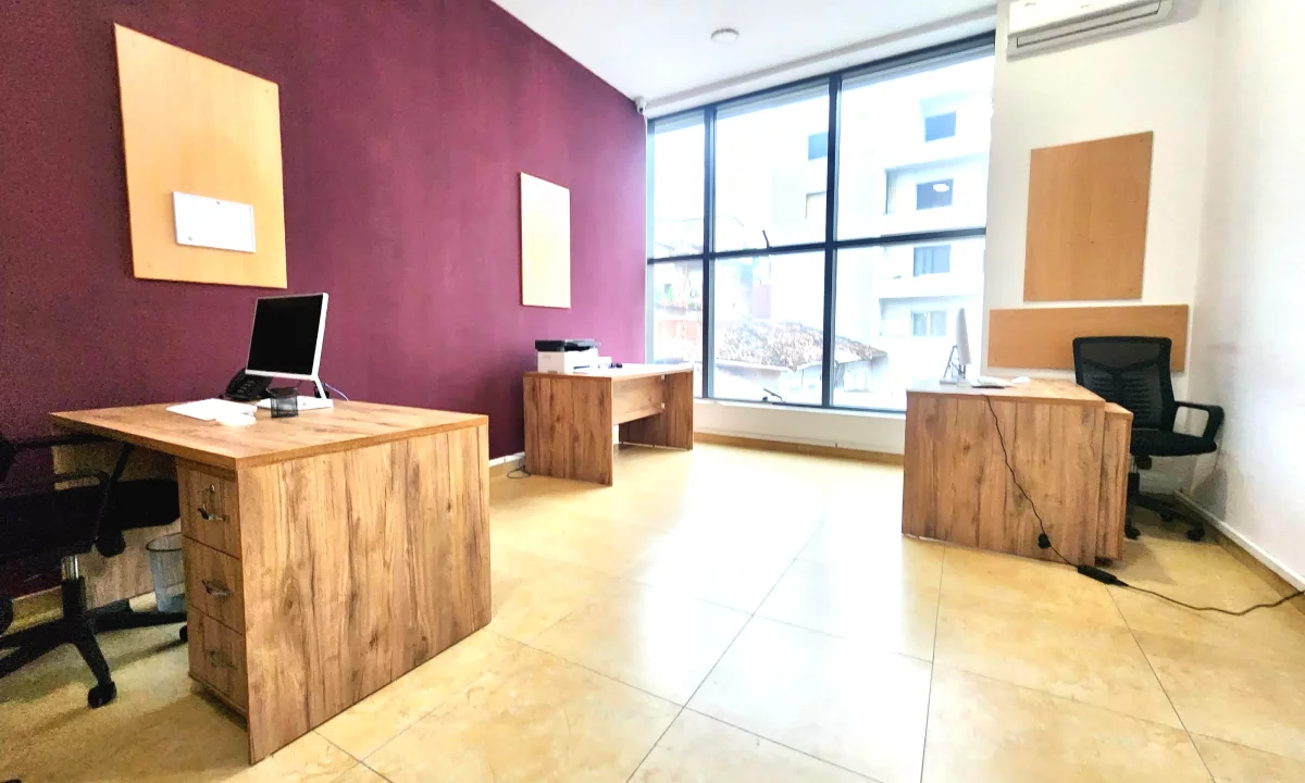 Zyre me Qera:📍 Myslym Shyri - Gjyk. e Larte (kt2) Pllt i Ri - Amb me Ndricim, Kondicioner || 40,000 Leke/Muaj NETO