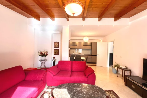 Shtepi me qera Apartament ne Tirane, 3+1, Mobilimi E mobiluar, Pagesa 1,300  Euro.