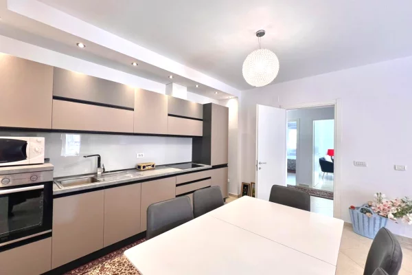 Shtepi me qera Apartament ne Tirane, 3+1, Mobilimi E mobiluar, Pagesa 1,300  Euro.