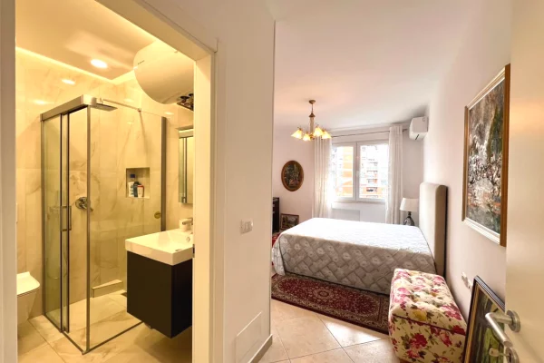 Shtepi me qera Apartament ne Tirane, 3+1, Mobilimi E mobiluar, Pagesa 1,300  Euro.