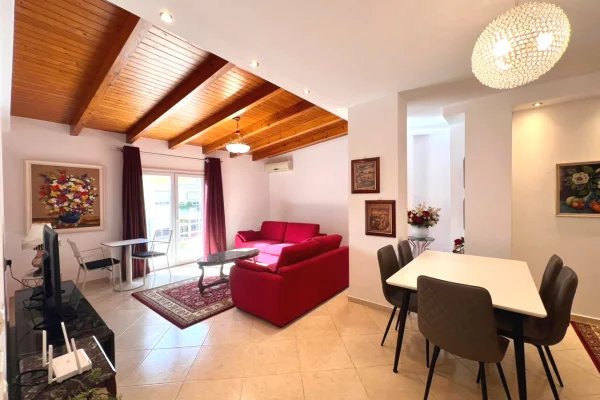 Shtepi me qera Apartament ne Tirane, 3+1, Mobilimi E mobiluar, Pagesa 1,300  Euro.