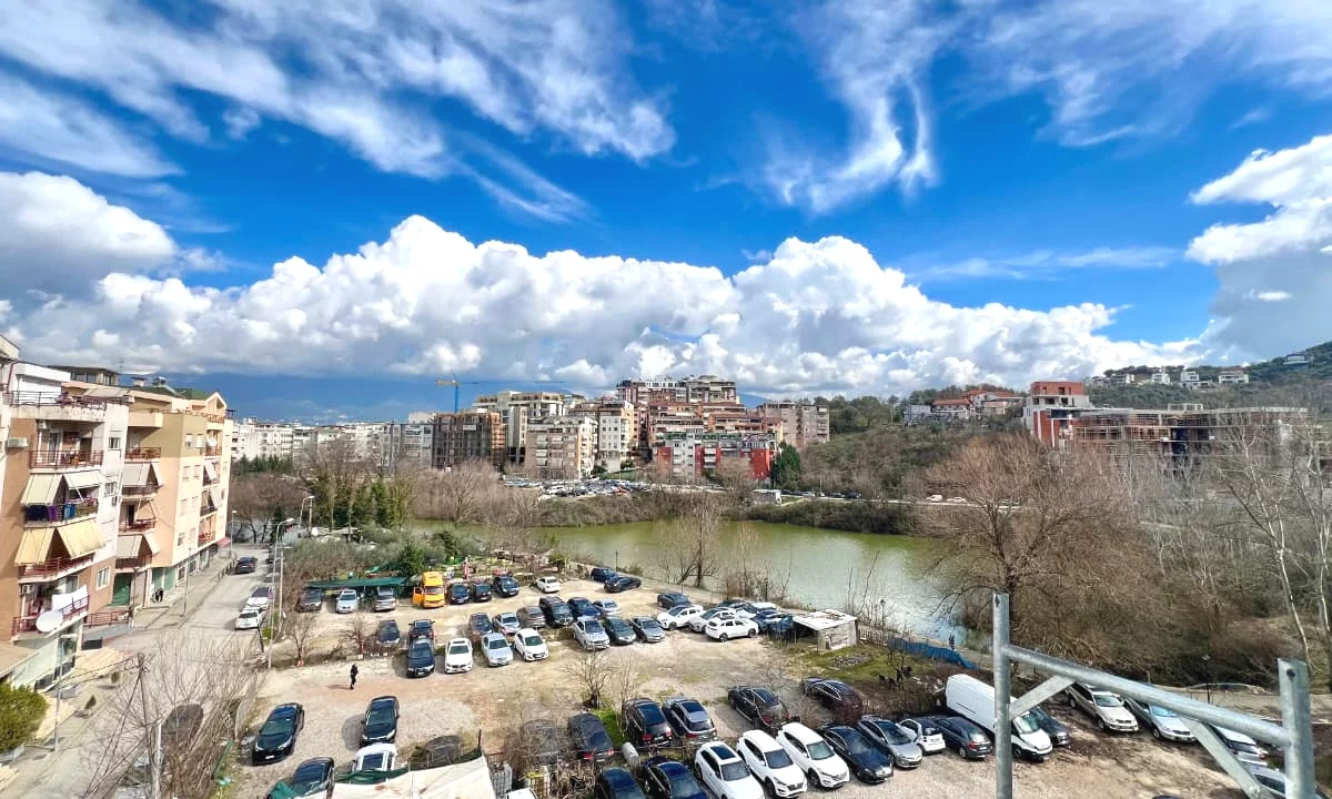 Shtepi ne shitje Apartament ne Tirane, 2+1, Mobilimi Bosh, pa mobiluar, Pagesa 255,000  Euro.