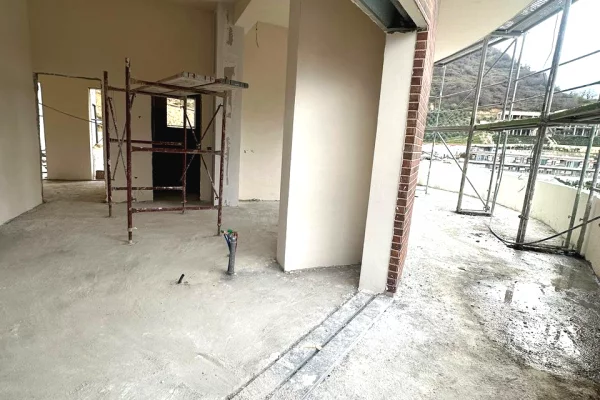 Penthouse (panoramic top floor) for sale in Tirana 2+1, Emty