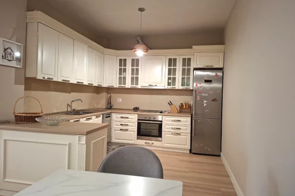 Shtepi me qera Apartament ne Tirane, 2+1, Mobilimi E mobiluar, Pagesa 70,000  Leke.