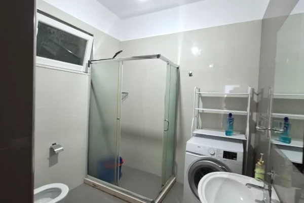 Shtepi me qera Apartament ne Tirane, 2+1, Mobilimi E mobiluar, Pagesa 70,000  Leke.
