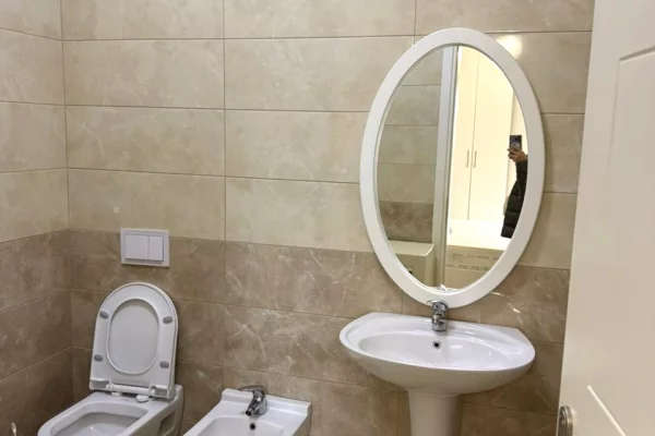 Shtepi me qera Apartament ne Tirane, 2+1, Mobilimi E mobiluar, Pagesa 70,000  Leke.