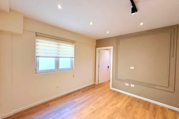 Në shitje 1+1📍Myslym Shyri / Tregu Çam Pallat Me ashensor (kati 4) Vendodhje ideale (super mundësi investimi) 128.000€🔥