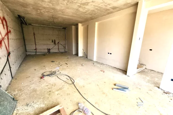 Villa di lusso in vendita a Tirana 4+1, Vuoto