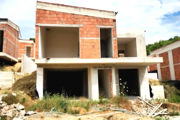 Villa di lusso in vendita a Tirana 4+1, Vuoto