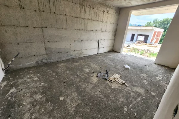Villa di lusso in vendita a Tirana 4+1, Vuoto