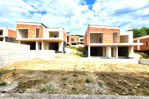 Villa di lusso in vendita a Tirana 4+1, Vuoto