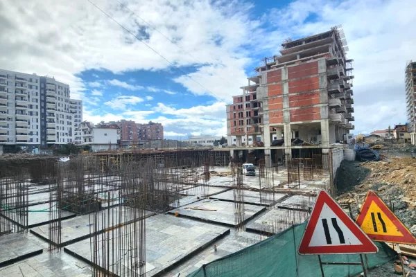 Shtepi ne shitje Apartament ne Tirane, 2+1, Mobilimi E mobiluar, Pagesa 159,000  Euro.