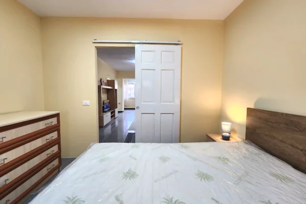 Shtepi me qera Apartament ne Tirane, 1+1, Mobilimi E mobiluar, Pagesa 55,000  Leke.