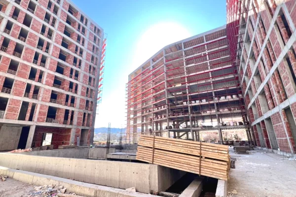 Shtepi ne shitje Apartament ne Tirane, 2+1, Mobilimi E mobiluar, Pagesa 200,000  Euro.