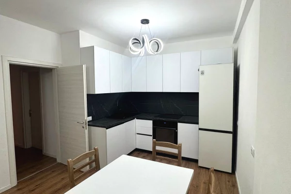 Shtepi ne shitje Apartament ne Tirane, 1+1, Mobilimi E mobiluar, Pagesa 165,000  Euro.