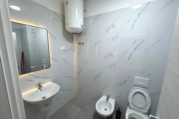 Shtepi ne shitje Apartament ne Tirane, 1+1, Mobilimi E mobiluar, Pagesa 165,000  Euro.