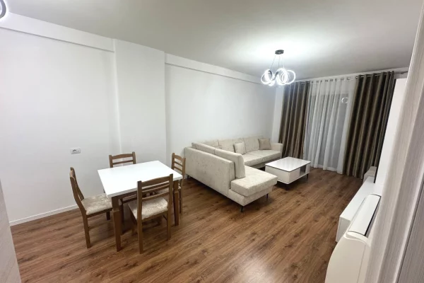 Shtepi ne shitje Apartament ne Tirane, 1+1, Mobilimi E mobiluar, Pagesa 165,000  Euro.