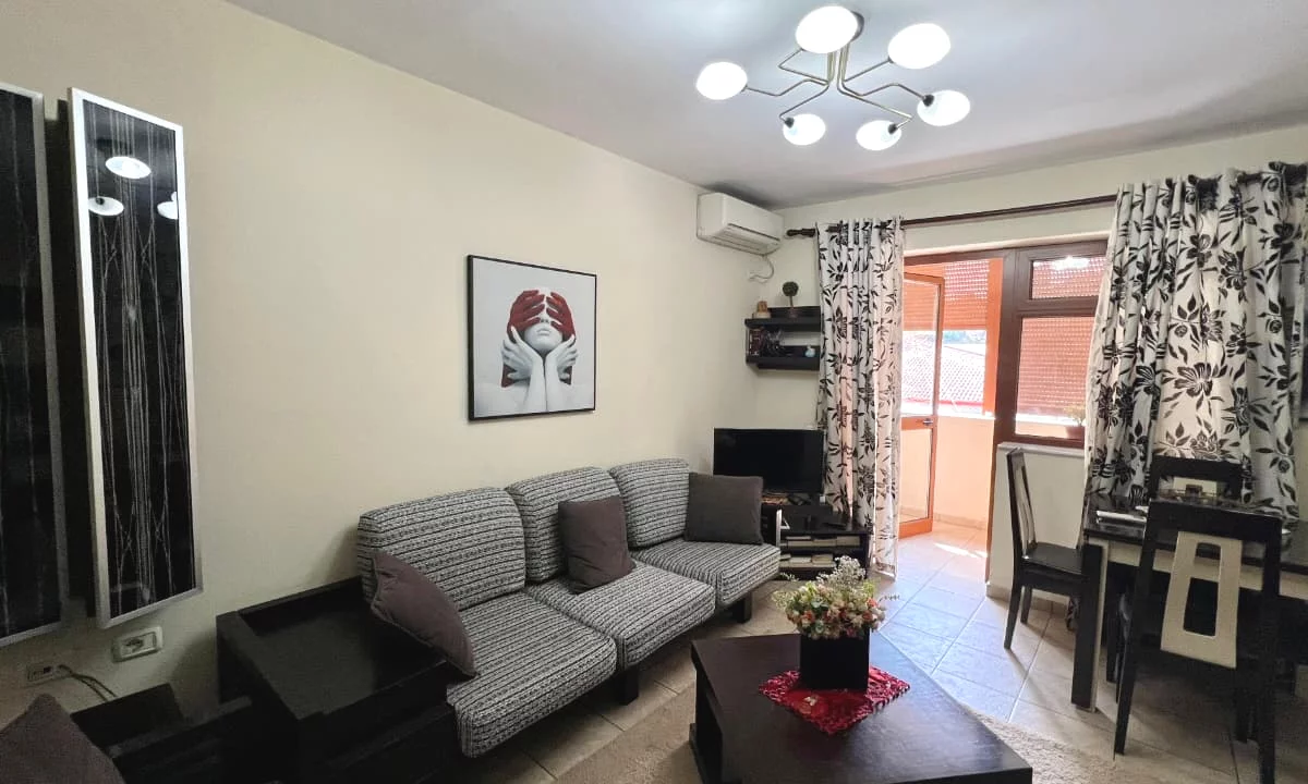 Shtepi me qera Apartament ne Tirane, 1+1, Mobilimi E mobiluar, Pagesa 45,000  Leke.