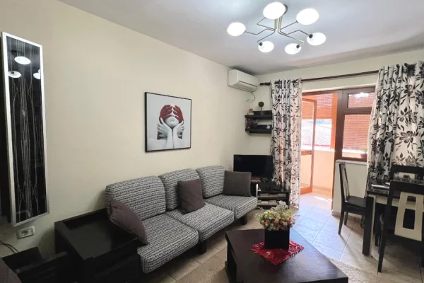 Shtepi me qera 1+1 ne Tirane - 45,000 Leke