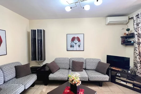 Shtepi me qera Apartament ne Tirane, 1+1, Mobilimi E mobiluar, Pagesa 45,000  Leke.