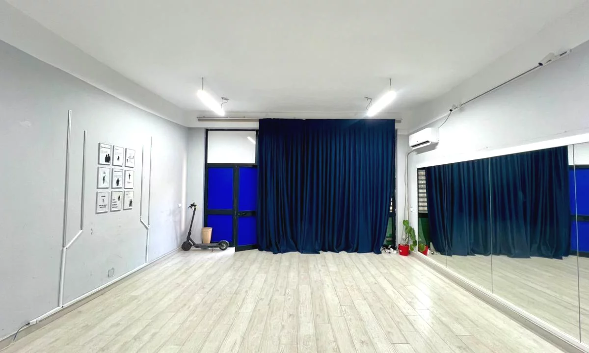 SHITET Njesi Biznesi :📍21 Dhjetori (Mulliri i Vjeter) - 79,000Euro - S.58m2 - Kt.0 - Pallat i Ri || Oferte Reale Investimi‼️