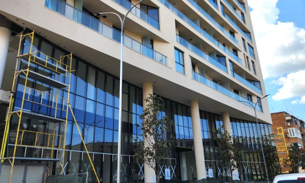 Shitet: DYQAN (📍Mine Peza - Buze Rruge) Kati 0, (154 m2) || 720.000Euro