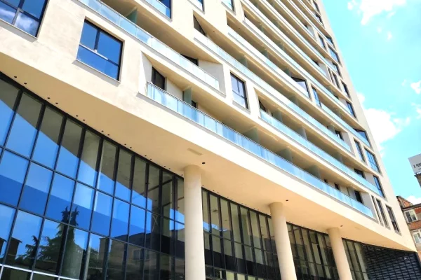 Shitet: DYQAN (📍Mine Peza - Buze Rruge) Kati 0, (154 m2) || 720.000Euro