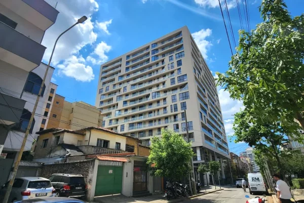 Shitet: DYQAN (📍Mine Peza - Buze Rruge) Kati 0, (154 m2) || 720.000Euro