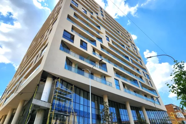 Shitet: DYQAN (📍Mine Peza - Buze Rruge) Kati 0, (154 m2) || 720.000Euro