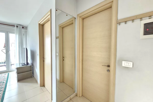 Shtepi me qera Apartament ne Tirane, 1+1, Mobilimi E mobiluar, Pagesa 40,000  Leke.