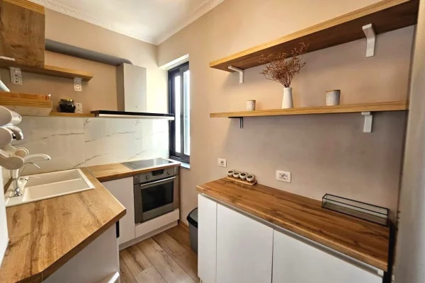 Shtepi me qera Apartament ne Tirane, 2+1, Mobilimi E mobiluar, Pagesa 1,500  Euro.
