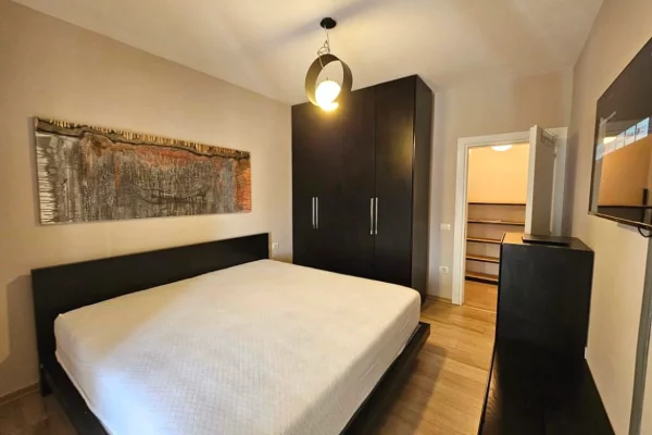 Shtepi me qera Apartament ne Tirane, 2+1, Mobilimi E mobiluar, Pagesa 1,500  Euro.