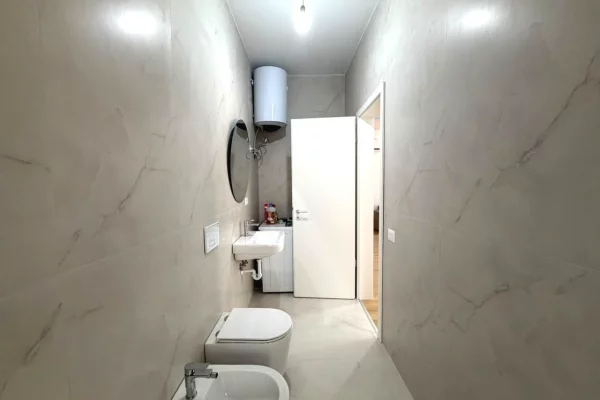 Shtepi me qera Apartament ne Tirane, 2+1, Mobilimi E mobiluar, Pagesa 50,000  Leke.