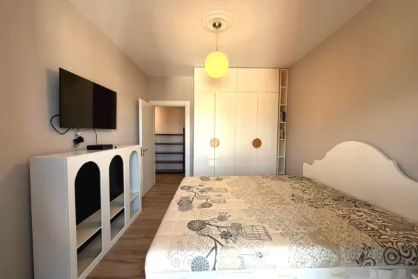 Shtepi me qera Apartament ne Tirane, 2+1, Mobilimi E mobiluar, Pagesa 1,500  Euro.